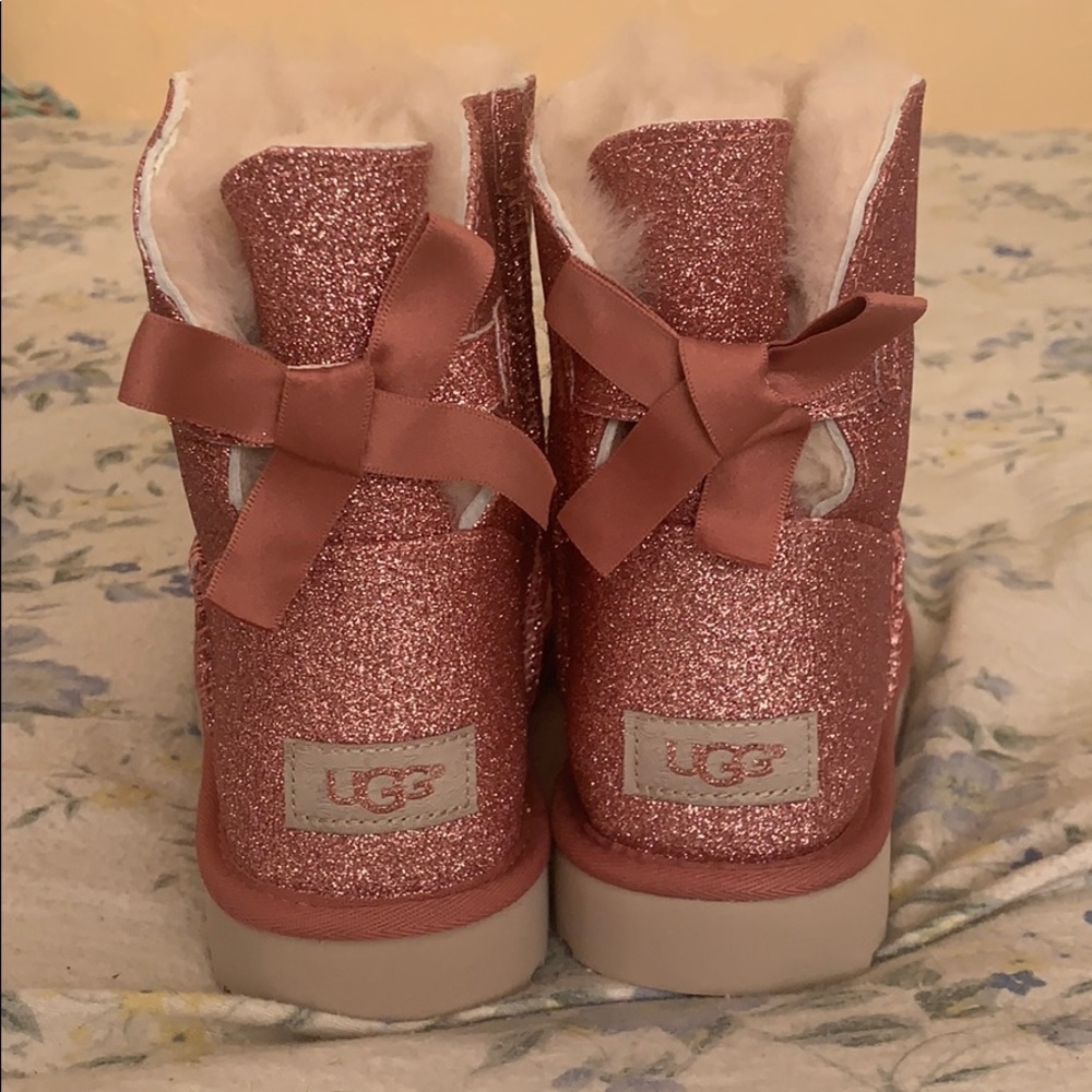 NWOT UGG Women’s mini Bailey with bow